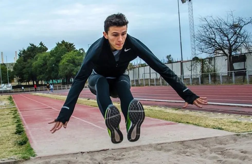 Luciano Méndez debutará hoy en la prueba de salto triple. (Web)