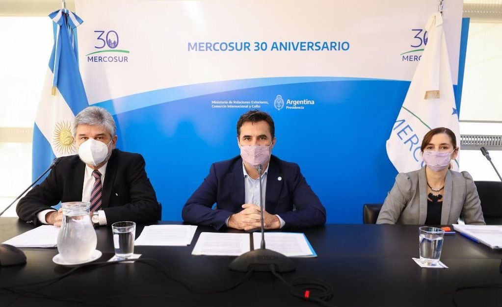 Conferencia de prensa donde anunciaron las sanciones a las empresas que exploten hidrocarburos ilegalmente en la Plataforma Continental Argentina.