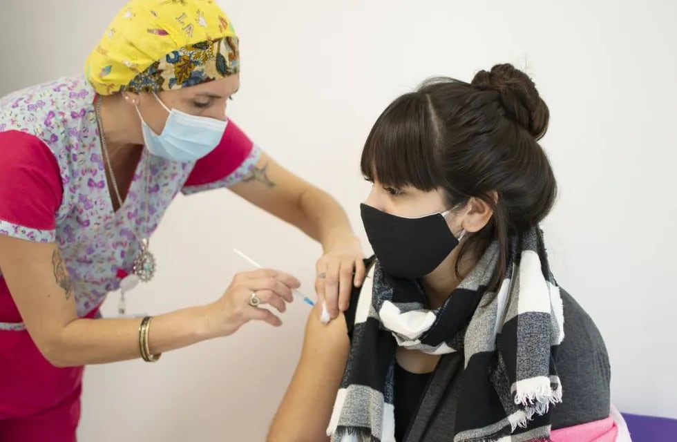 El Ministerio de Salud informó que 2.254.570 personas ya recibieron al menos una vacuna contra el COVID-19 en la provincia.