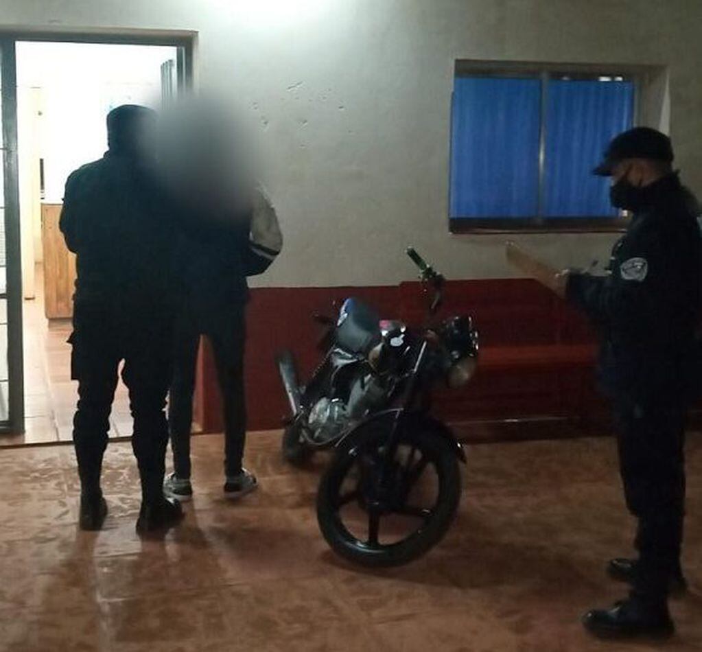 Un joven fue detenido en Villa Bonita por realizar maniobras peligrosas con su motocicleta.