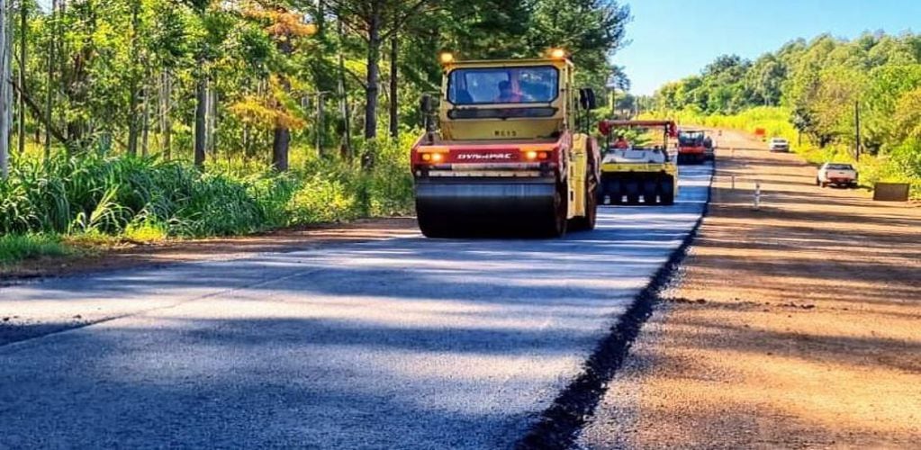 Ejecutan obras viales en Montecarlo.