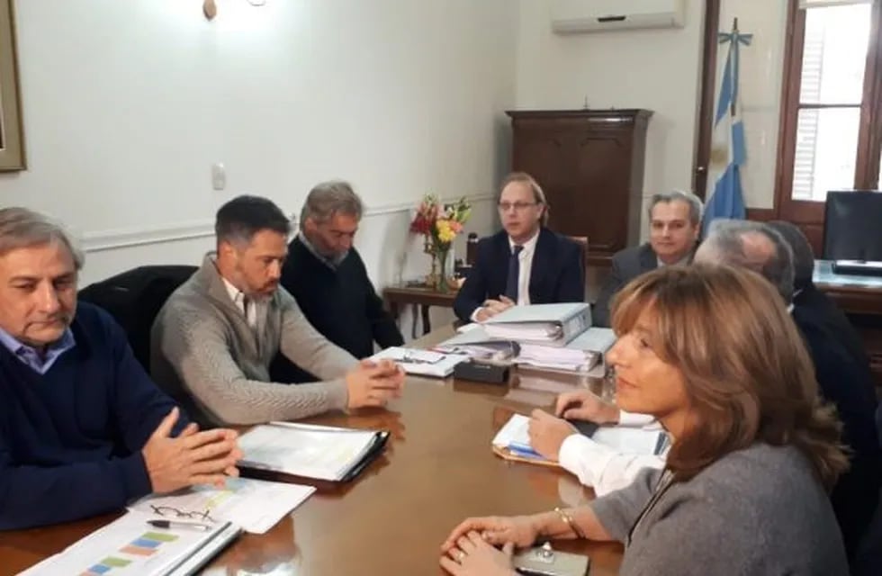 Equipo de transición de Perotti reitera pedido de ordenar finanzas provinciales para pagar sueldos