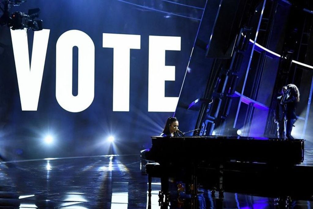 Demi Lovato pide a los estadunidenses que vayan a votar para las próximas elecciones presidenciales.
