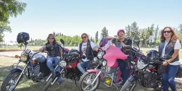 Grupo de amigas motoqueras