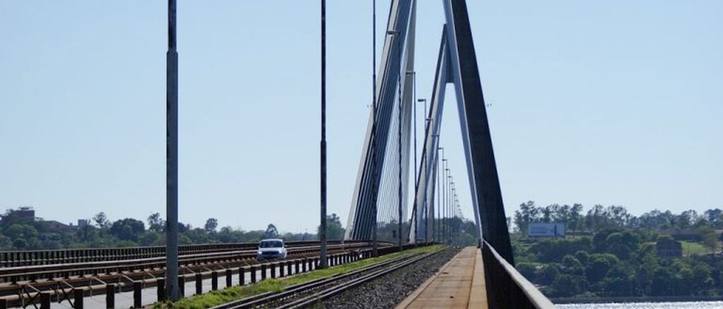 Puente internacional que une Posadas-Encarnación.