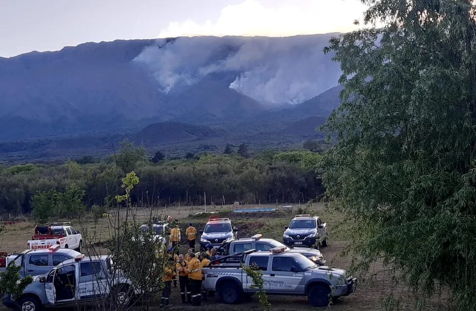 El incendio sobre la sierra quemó más de 900 hectáreas de bosque nativo. (Gentileza Mónica Salas)