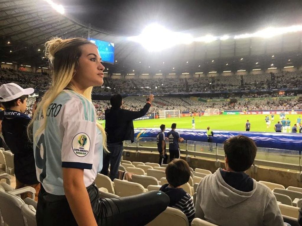 Sofía Calzetti alentó en primera fila a su novio, el futbolista Sergio Kun Agüero (Instagram/ soficalzetti)