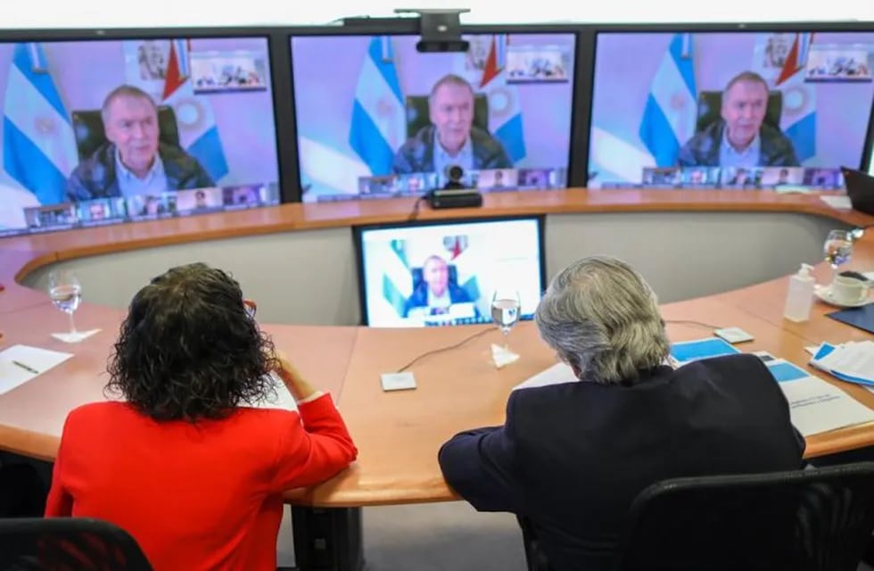 El presidente Alberto Fernández, durante la videoconferencia con gobernadores provinciales antes de extender la cuarentena obligatoria hasta el 21 de junio. (Presidencia)