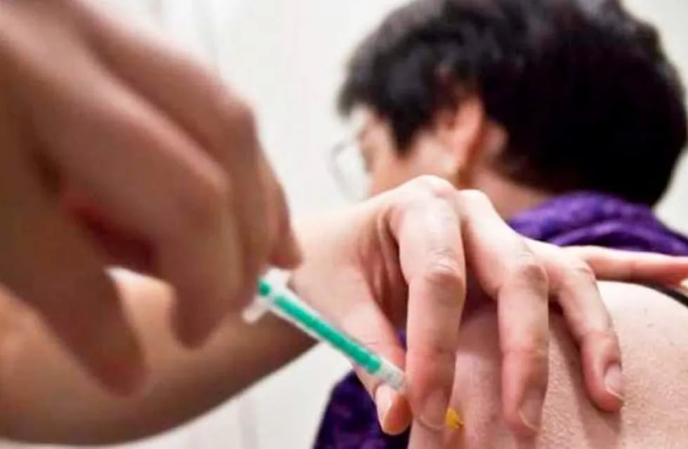 Salud: adultos mayores recibieron la vacuna antigripal. (Web)