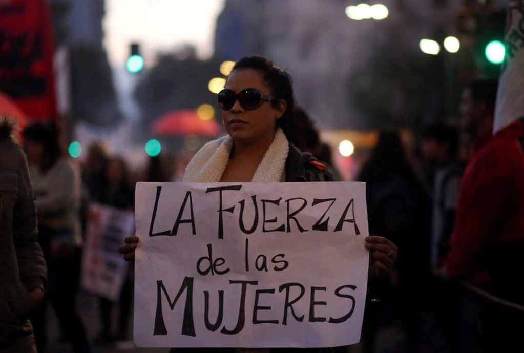 Marcha ni una menos de Congreso a la Plaza de Mayo convocatoria nacional por #niunamenos(WEB)