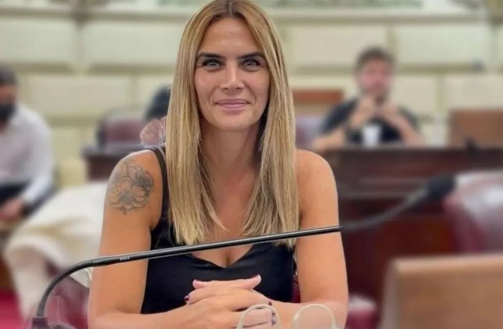 Amalia Granata en la Legislatura santafesina.