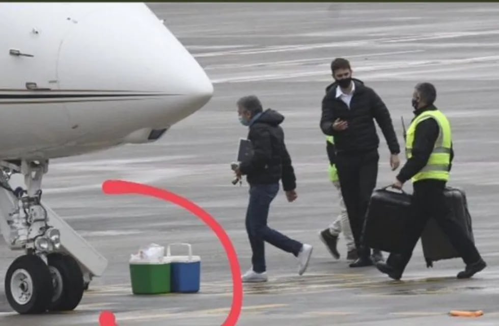 Las dos misteriosas heladeritas que cargó el padre de Lionel Messi en el avión