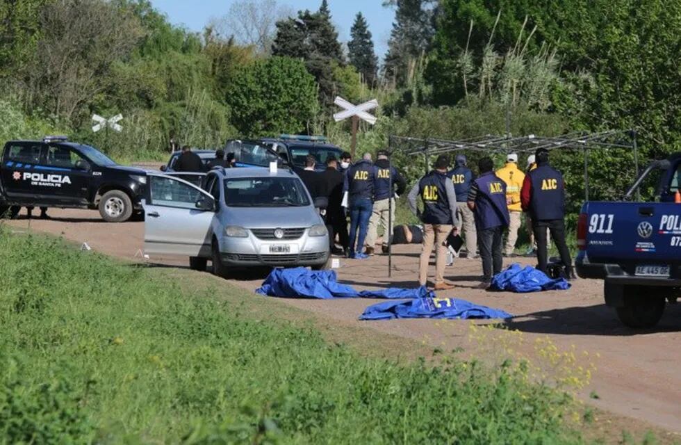 Doble homicidio en Rosario, en el lugar había varias vainas servidas.