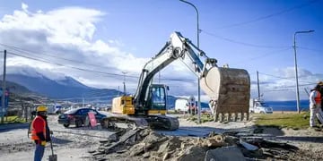 Ushuaia: comenzaron la repavimentación de la rotonda de Andorra