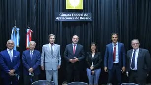 Omar Perotti junto a jueces y fiscales federales de Rosario