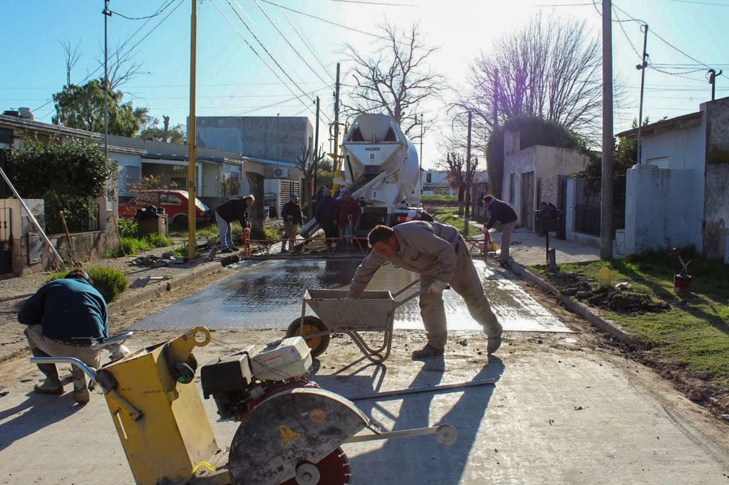 Tres Arroyos: Avanza la obra de pavimento en el barrio ATEPAM