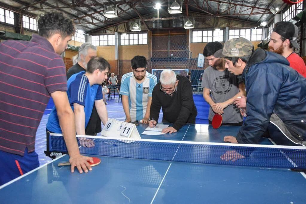 Encuentro recreativo de talleres municipales de tenis de mesa