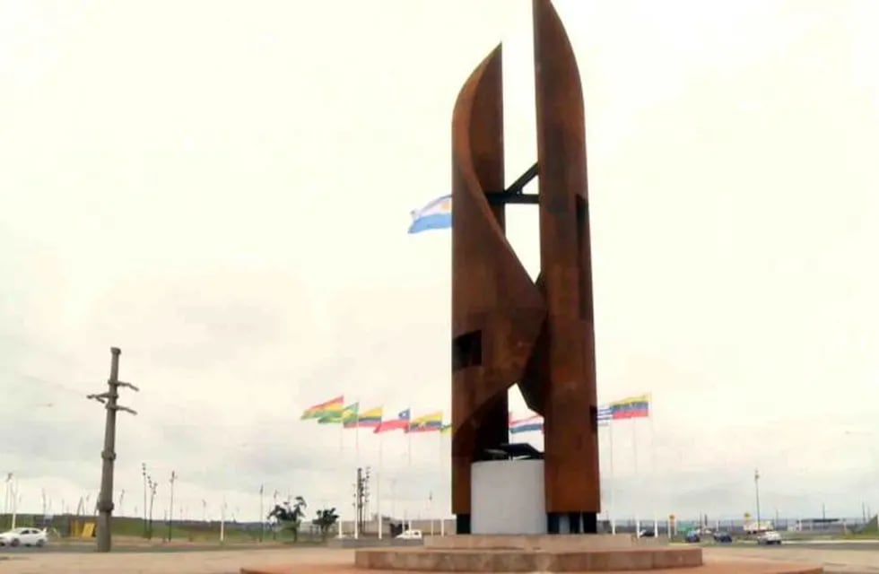 La escultura Ñañuá simboliza la amistad entre los pueblos. (EBY)