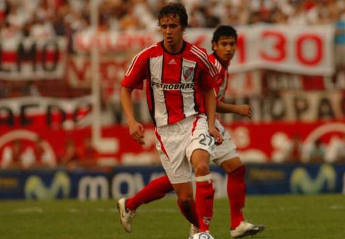 Jugó en River con Gallardo y Ortega, estuvo en la Sub-17, dejó el fútbol y encontró su verdadera pasión: la música thumbnail