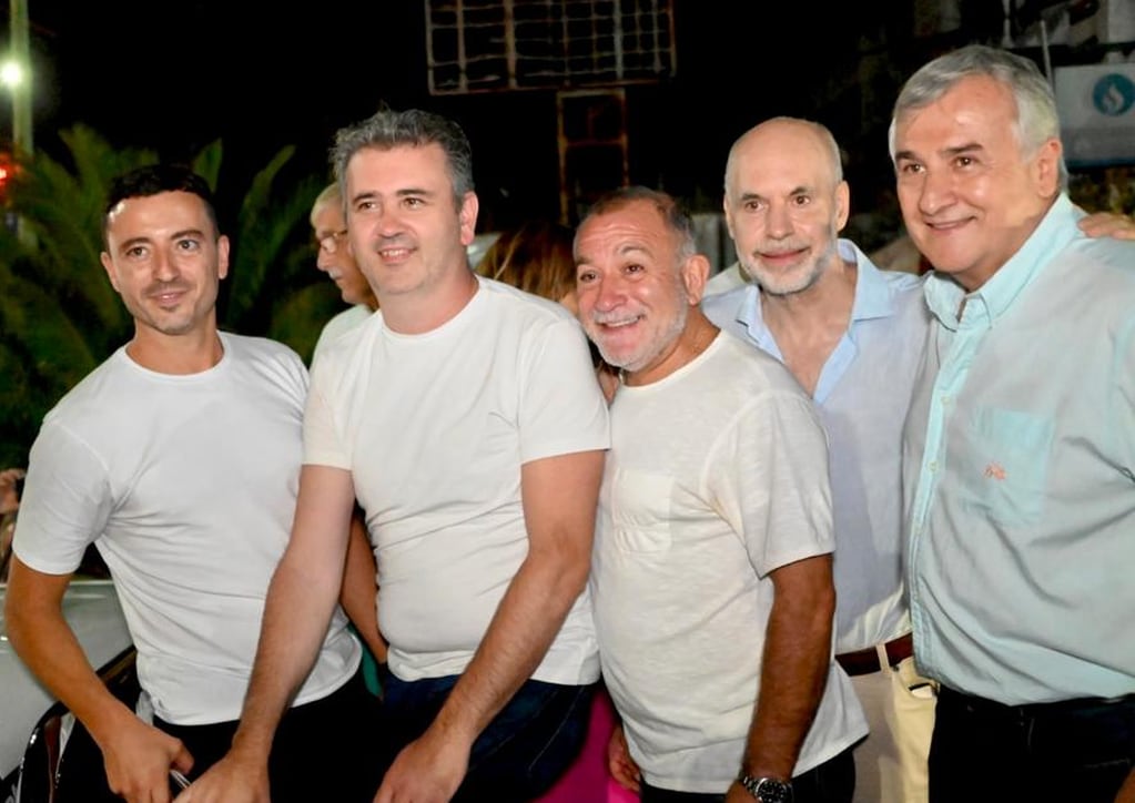 Rodrigo De Loredo, Javier Dieminger, Luis Juez, Horacio Rodríguez Larreta y Gerardo Morales celebran el triunfo electoral de  Juntos por el Cambio en La Falda (Córdoba).