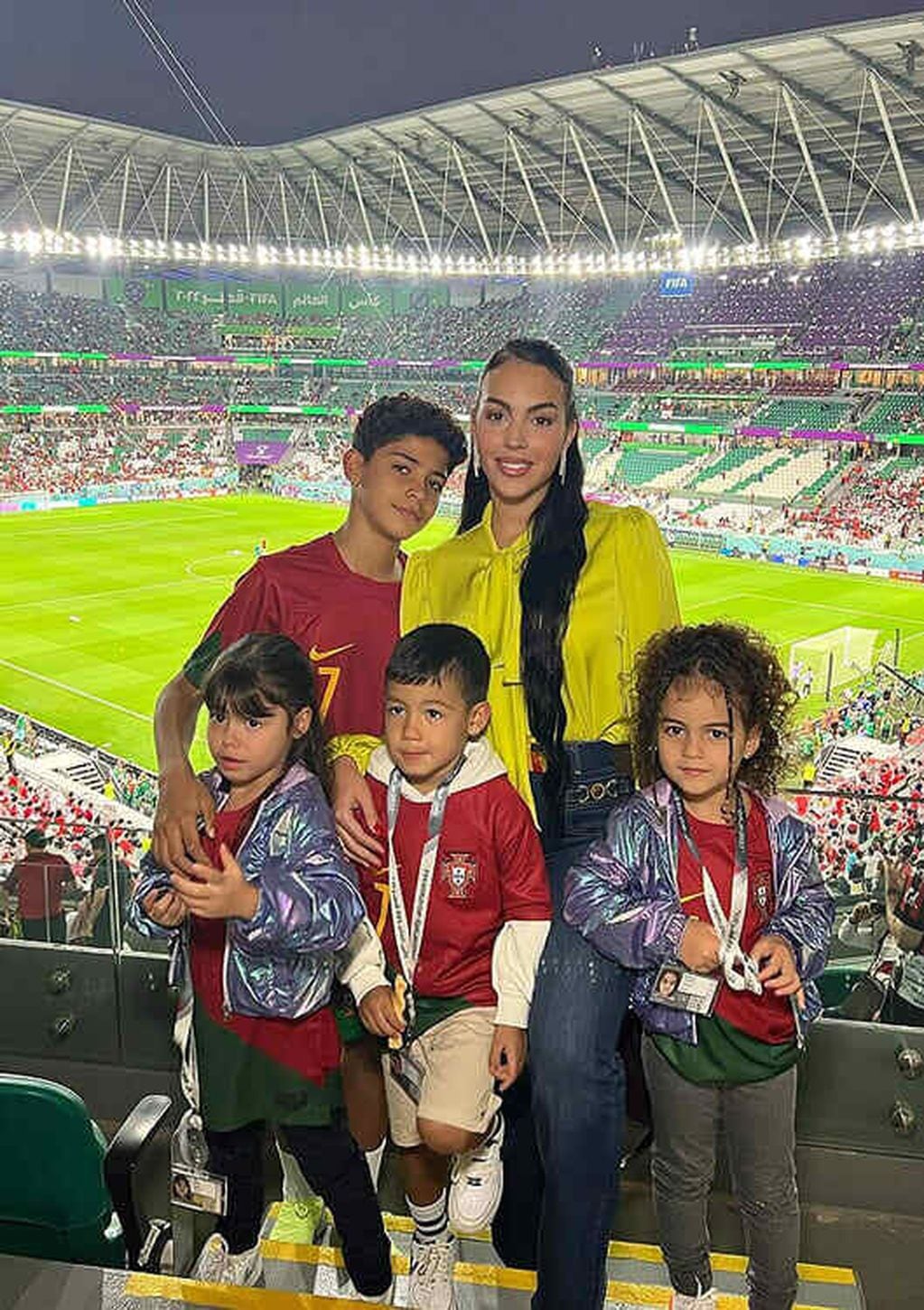 Georgina Rodríguez junto a sus hijos mayores con Cristiano Ronaldo.