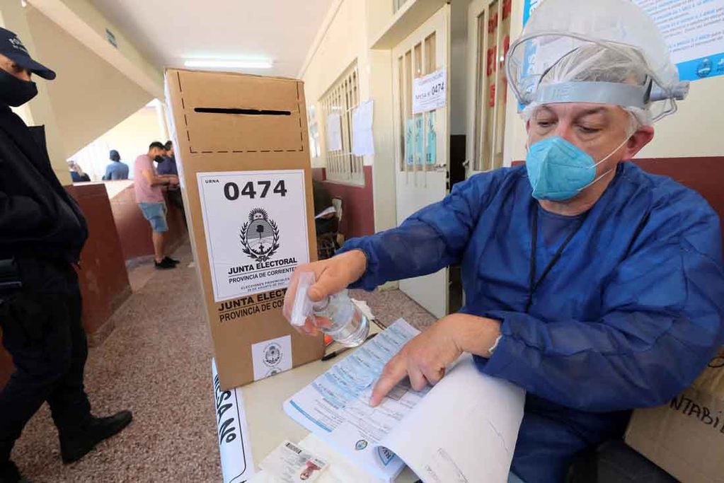 A través de este Vot-A, entre otras consultas, también se podrán chequear los protocolos sanitarios vigentes para ir a votar. Foto: Germán Pomar/Télam/VIC
