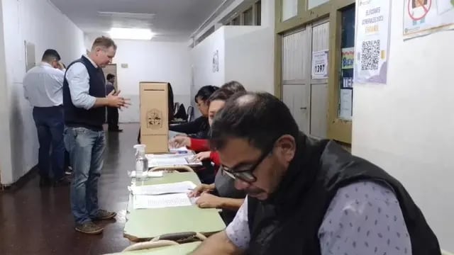 Elecciones en Misiones 2023: Daniel Behler emitió su voto en Oberá