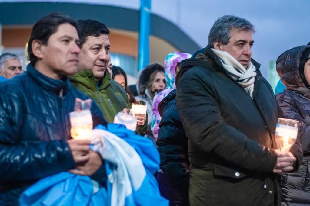 la Subcomisión de hijos e hijas “Herederos de la Causa Malvinas” dependientes del Centro de Excombatientes de Malvinas en Ushuaia, llevaron a cabo la 2° marcha de antorchas