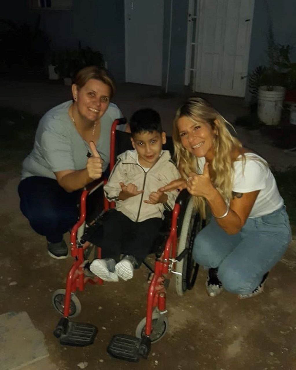 Kevin recibió una silla de ruedas de parte del Municipio de Arroyito