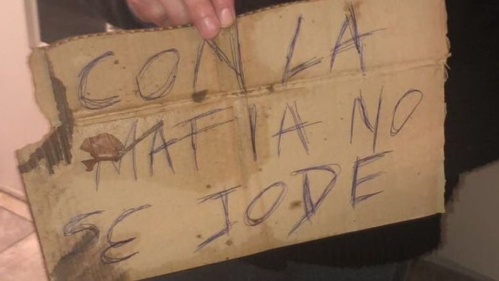 "Con la mafia no se jode", cartel amenazante
