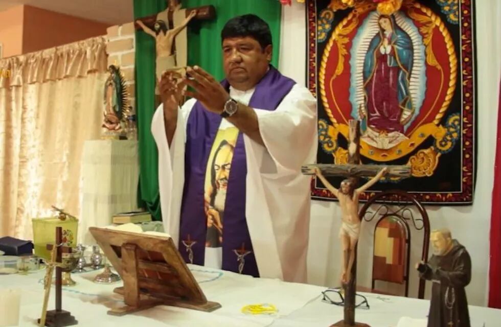 El sacerdote jujeño Gustavo Barrientos, en Guanajuato, México