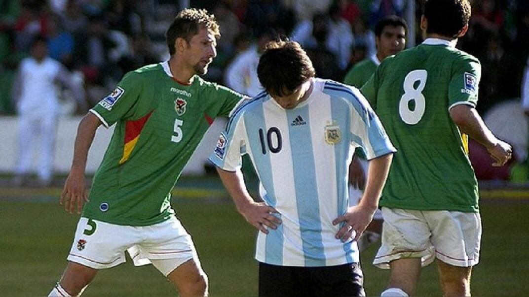 Mal recuerdo. Cuando la Argentina de Maradona perdió 6-1 ante Bolivia, en La Paz, camino a Sudáfrica 2010. (La Voz/Archivo)