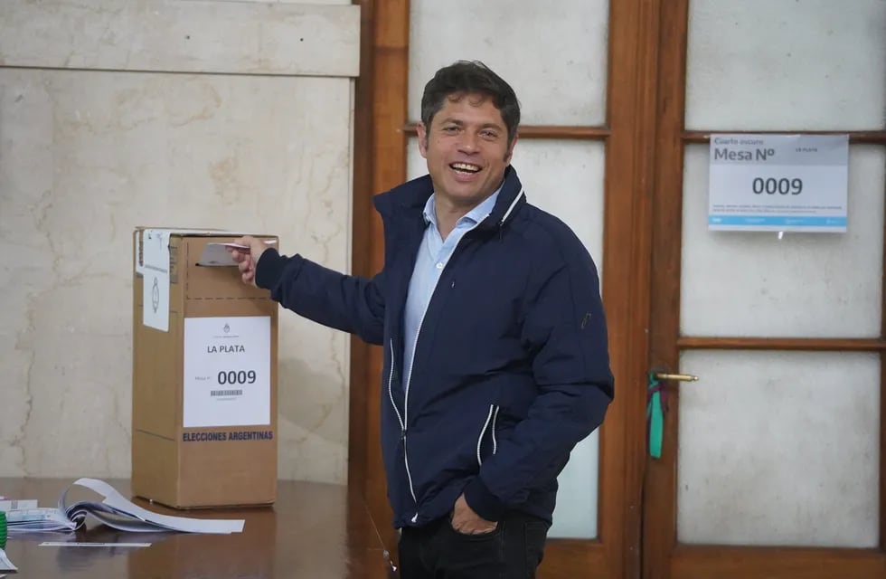 Elecciones 2023
El Gobernador de la Provincia de Bs As Axel Kicillof y su Esposa Soledad vota en la Escuela Superior de Sanidad en La Plata
Foto clarín