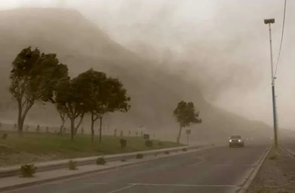 Fuertes vientos en Chubut hicieron que se dictara alerta roja.