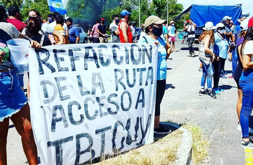 Vecinos de Ibicuy cortan la Ruta Nacional 12/ Web.