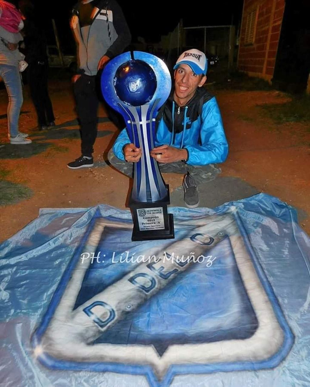 Toto con la Copa del Club de sus amores
Crédito: Facebook