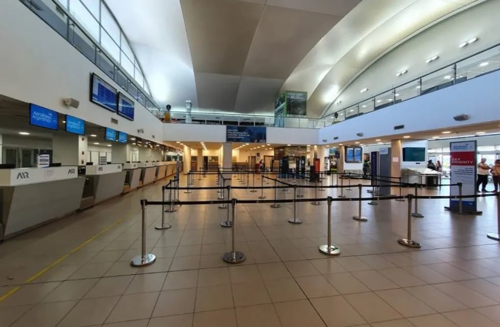 Hubo dos cancelaciones de Flybondi que debían partir desde el Aeropuerto Internacional Rosario. (Archivo)