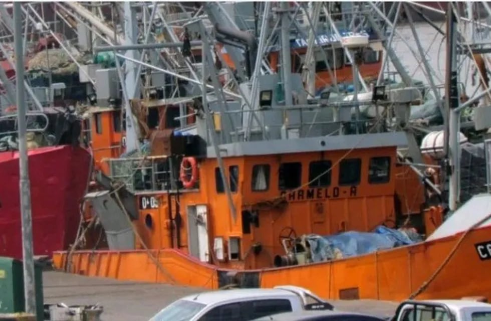 Se hundió un buque y todos sus tripulantes fueron rescatados por otra embarcación   (pescare.com.ar)