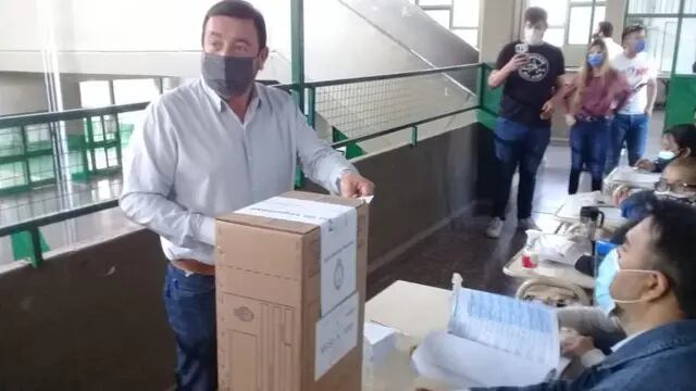 José Herrera emitió su voto.