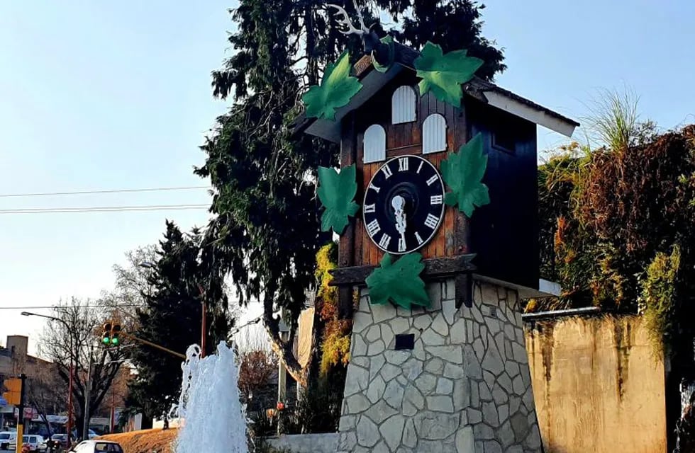 Reloj Cucú de Carlos Paz en pleno invierno 2020. (Foto: VíaCarlosPaz).