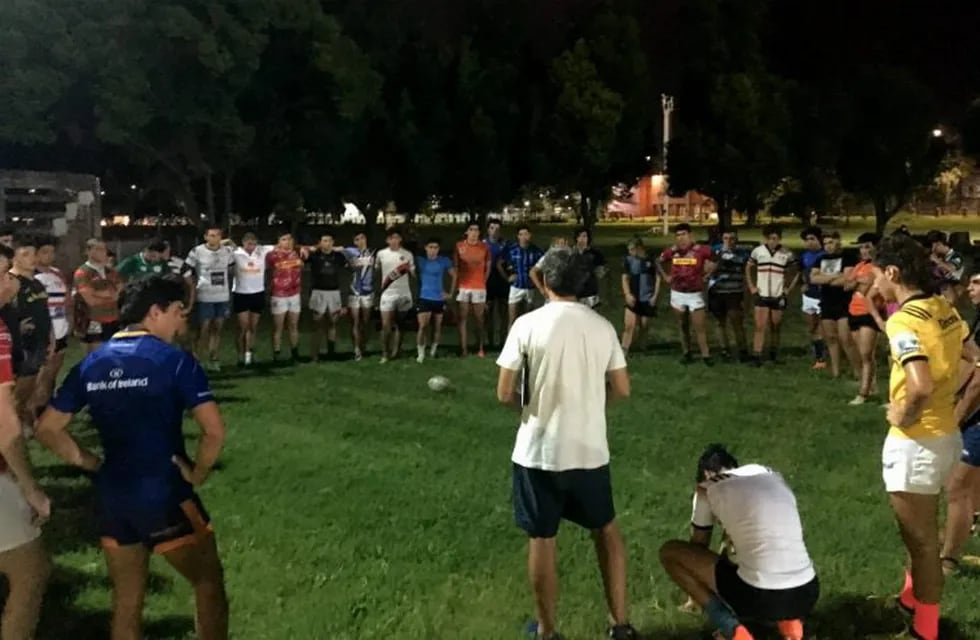 El seleccionado juvenil de rugby de Tucumán volvió a los entrenamientos en Los Tarcos. (URT)