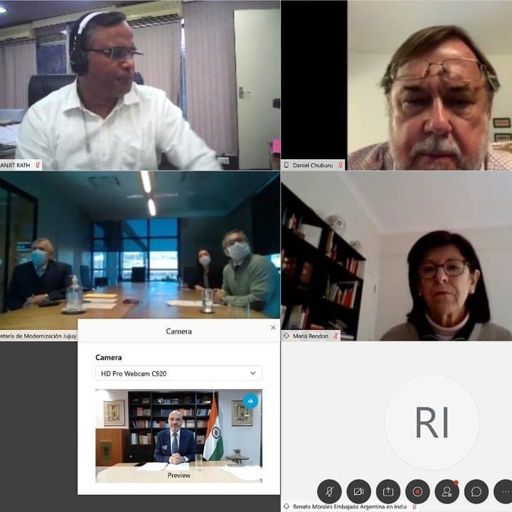 Los participantes de la videoconferencia que comunicó en simultáneo a Jujuy con Buenos Aires y la india.