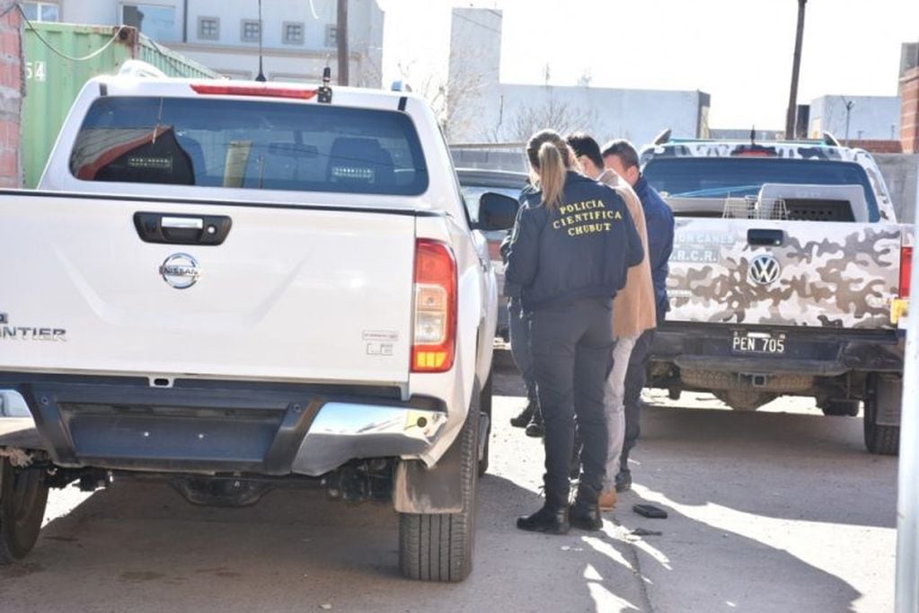 La Policía de Chubut continúa con las pericias para determinar el calibre de los disparos.