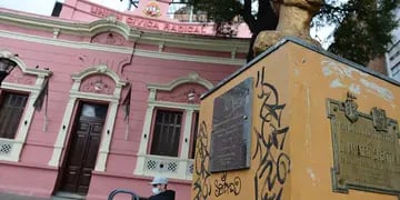 Casa Radical pintada pintadas  grafitis