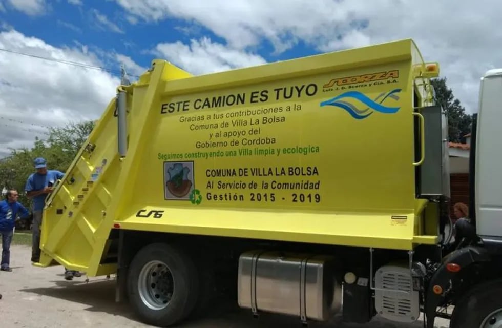 Camión compactador de residuos domiciliarios de La Bolsa