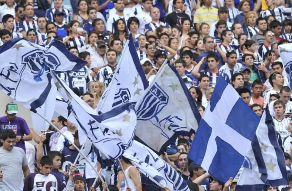 Las filiales en Málaga (foto) y en Valencia, le pone azul y blanco y toque cordobés a la península.
