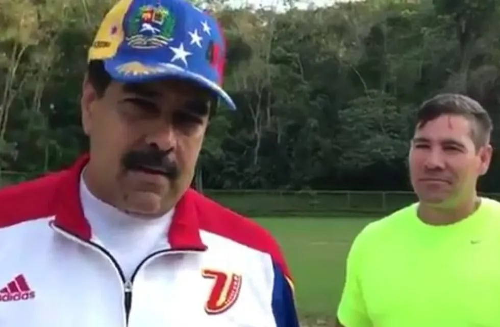 Maduro jugando al bu00e9isbol
