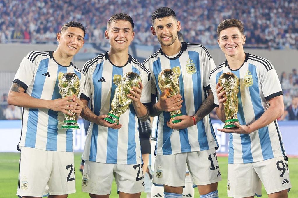 Cristian Romero y Nahuel Molina, juntos en la previa de la selección argentina. (Instagram)