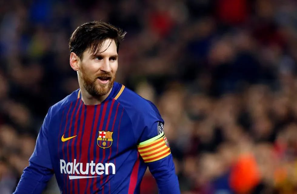 TOPSHOT - Barcelona's Argentinian forward Lionel Messi looks on during the UEFA Champions League round of sixteen second leg  football match between FC Barcelona and Chelsea FC at the Camp Nou stadium in Barcelona on March 14, 2018. / AFP PHOTO / Pau Barrena españa barcelona Lionel Messi futbol primera division española futbolistas partido barcelona vs Athletic Bilbao