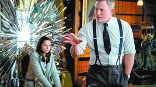 Daniel Craig hizo "Entre navajas y secretos" con la nueva "Bond" mordiéndole los talones. (Facebook "Knives out")
